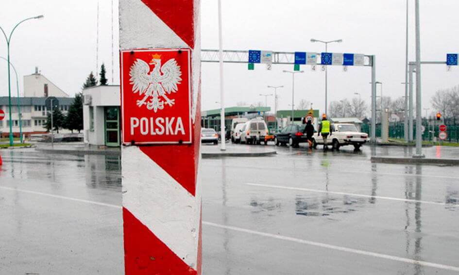 Польская сторона временно контролирует свои границы